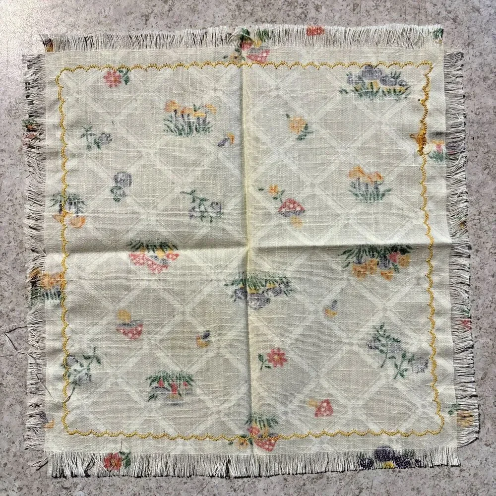 Vintage Mushrooms Flowers Cloth Napkin Set Of 4 Doily Doilies Embroidered Fringe